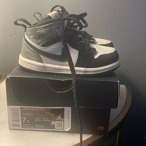 Jordan 1 Mid